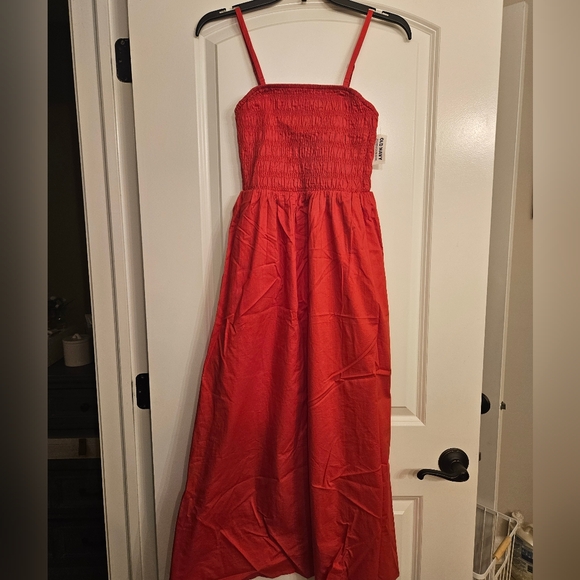 Elegant Red Women's Dress - Picture 2 of 4